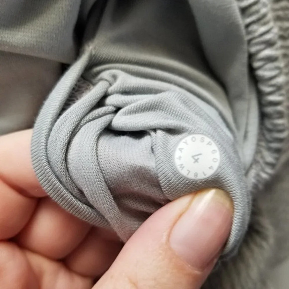 Lululemon On Repeat Jacket Heathered Core Light Grey  4 - Picture 12 of 15